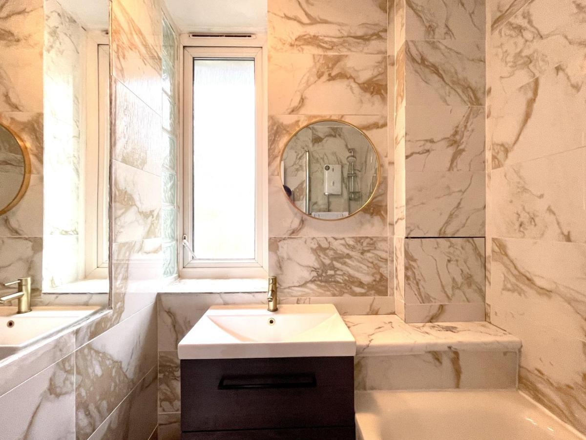 לונדון Beautiful 3-Bed Apartment At Swiss Cottage מראה חיצוני תמונה