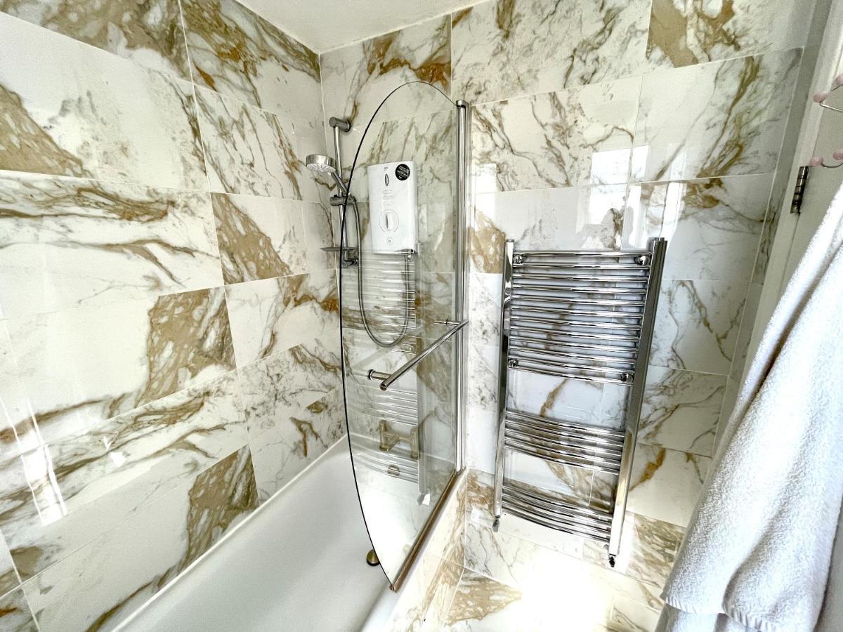 לונדון Beautiful 3-Bed Apartment At Swiss Cottage מראה חיצוני תמונה