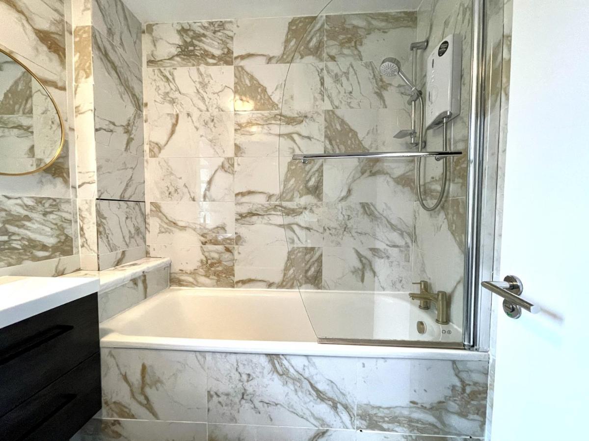 לונדון Beautiful 3-Bed Apartment At Swiss Cottage מראה חיצוני תמונה