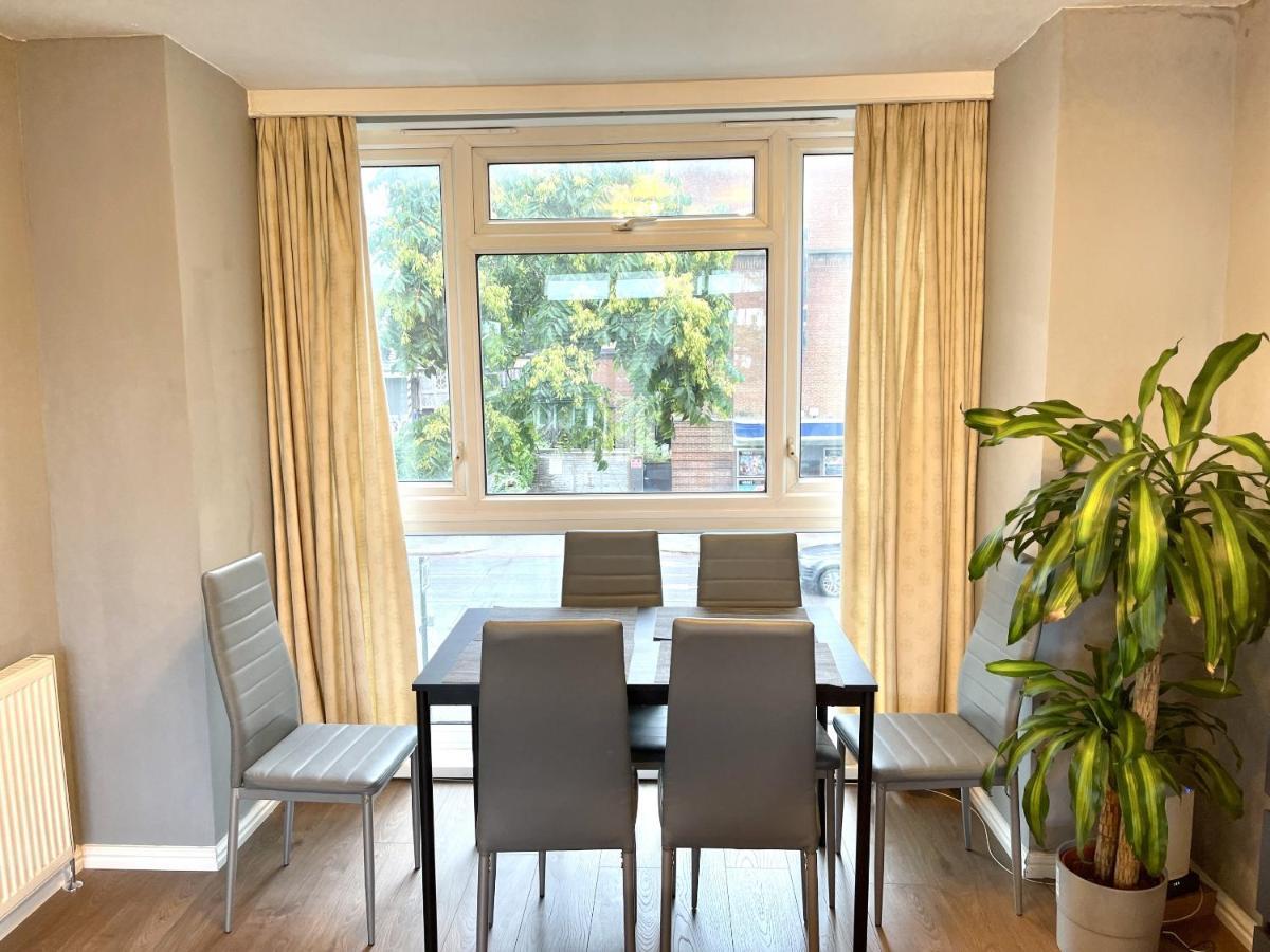 לונדון Beautiful 3-Bed Apartment At Swiss Cottage מראה חיצוני תמונה