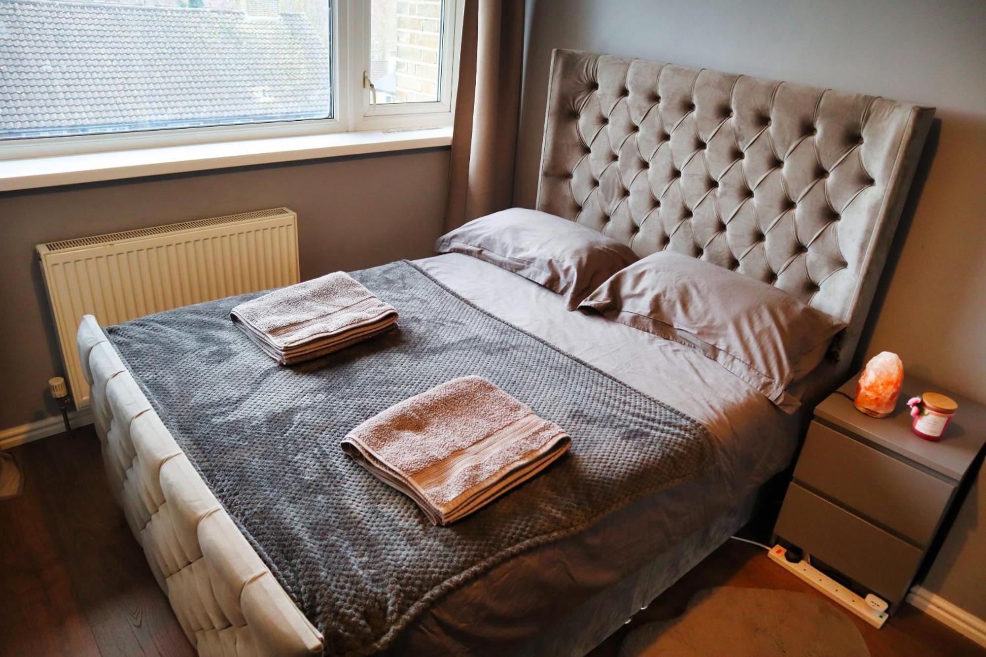 לונדון Beautiful 3-Bed Apartment At Swiss Cottage מראה חיצוני תמונה