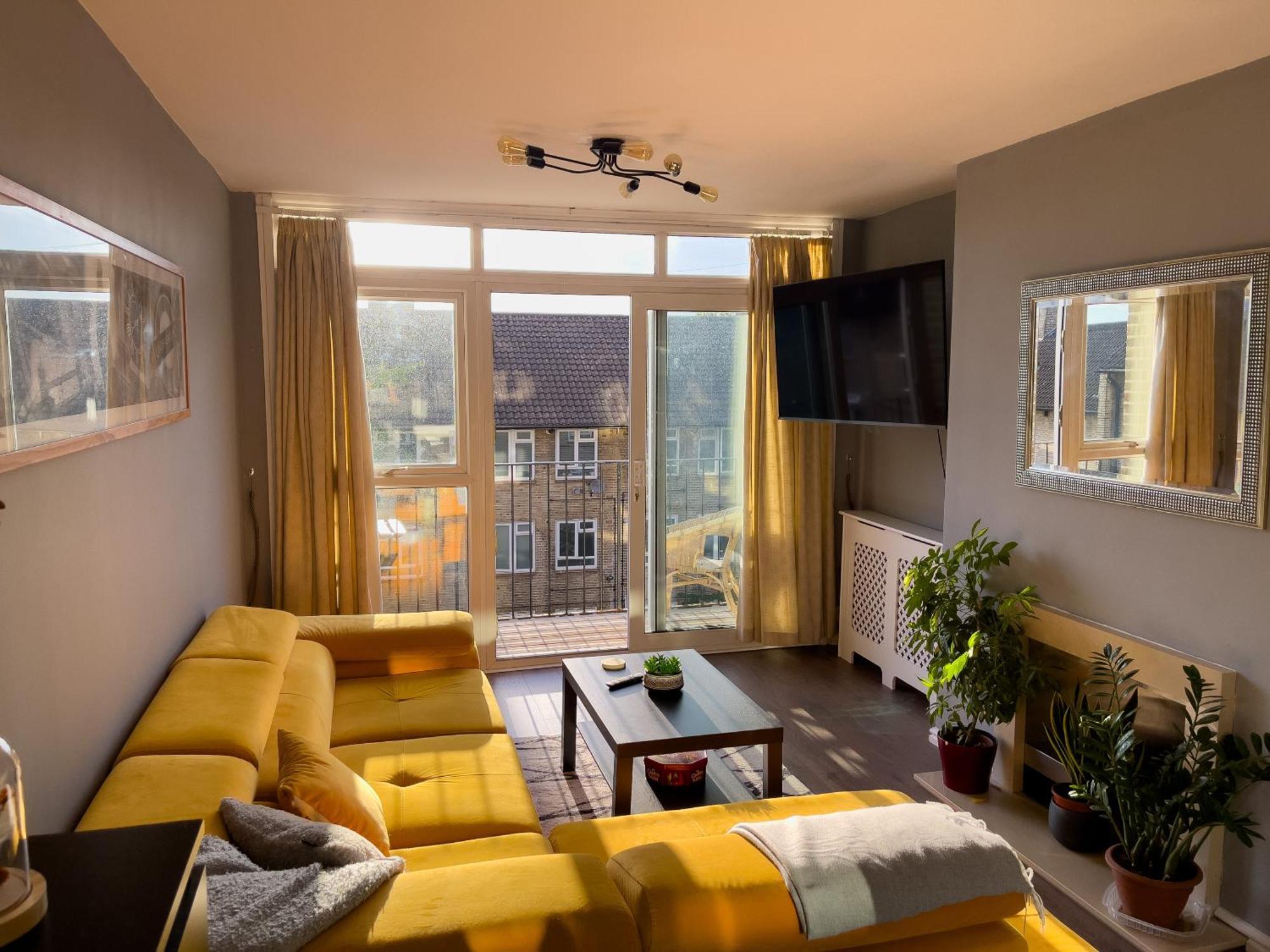 לונדון Beautiful 3-Bed Apartment At Swiss Cottage מראה חיצוני תמונה